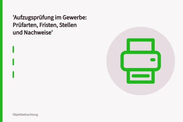 Aufzugsanlage im Gewerbegebäude während der wiederkehrenden Hauptprüfung durch eine Überwachungsstelle. Aufzugsprüfung im Gewerbe: Prüfarten, Fristen, Stellen und Nachweise